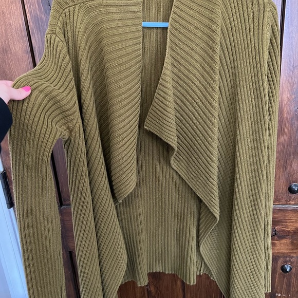 Cardigan - Picture 2 of 4